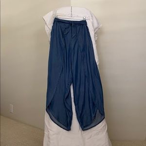 Tommy Bahama Denim wrap Tencel pants.